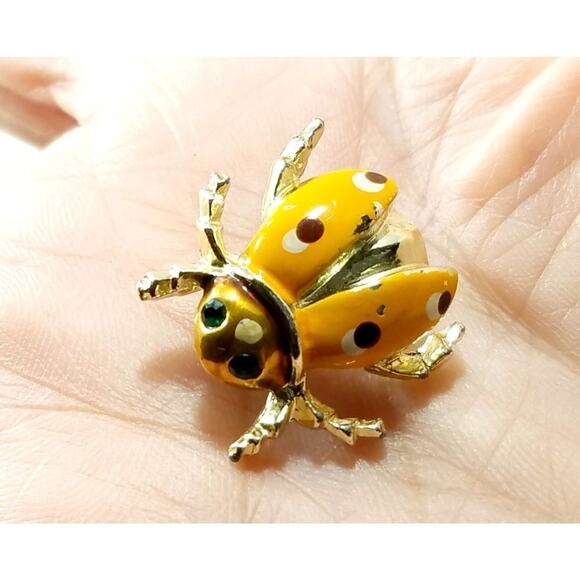 Vintage Peach Enamel Ladybug Brooch Green Rhinestone Eyes Gold Tone Pin - Picture 5 of 10